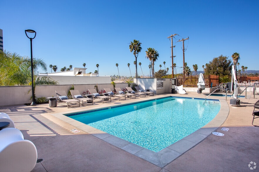 Pool - Picasso Brentwood