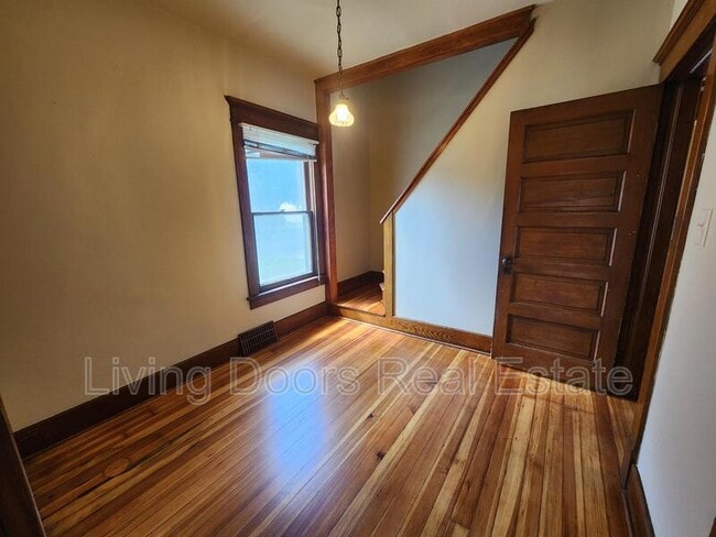 Building Photo - 602 C St