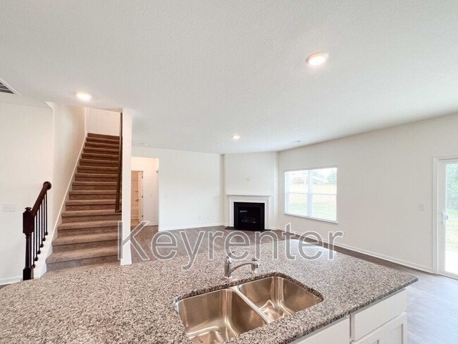 Building Photo - 125 Smt Rdg Ln