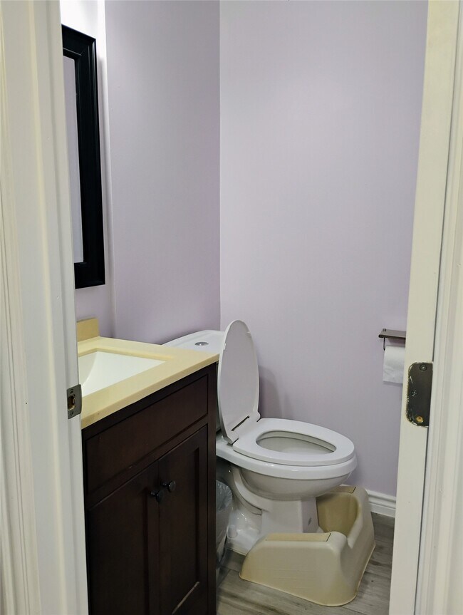 Building Photo - 9788 Clarewood Dr