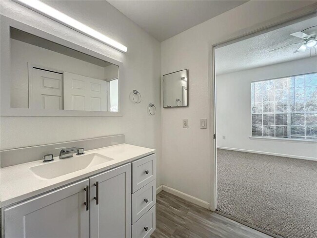 Building Photo - 13028 Plantation Park Cir