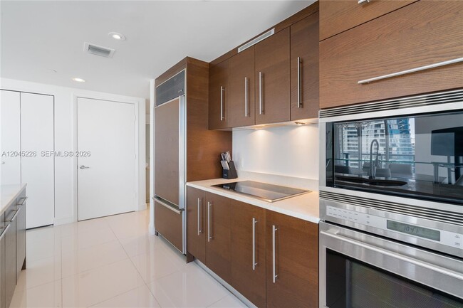 Building Photo - 475 Brickell Ave