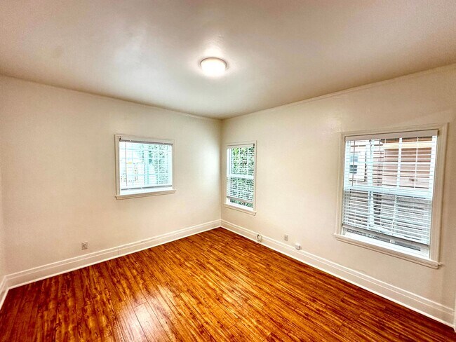 Building Photo - 1536 4th Ave