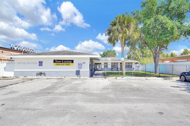 Building Photo - 1730 Acapulco Dr