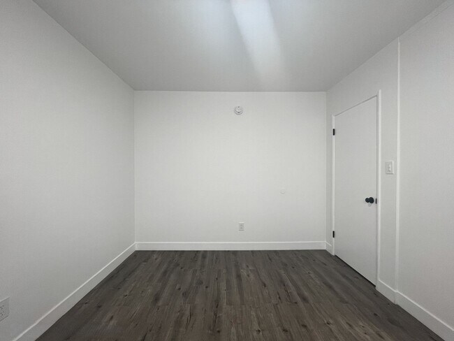 Building Photo - Upgraded 1 Bedroom In Torrance with Parkin...
