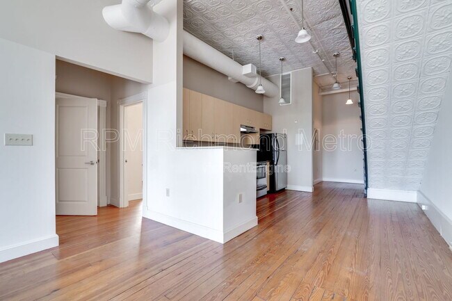 Interior Photo - 121 W Broad St