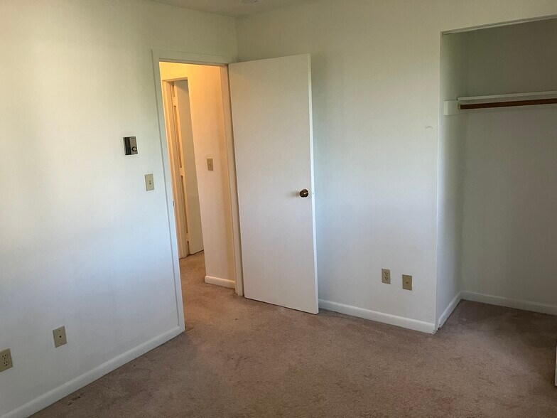 Building Photo - 37 Belmont St