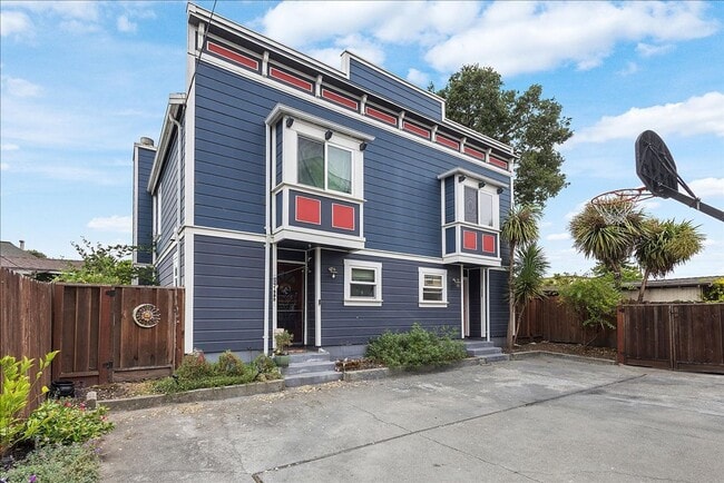 Building Photo - 1590 Buena Vista Ave