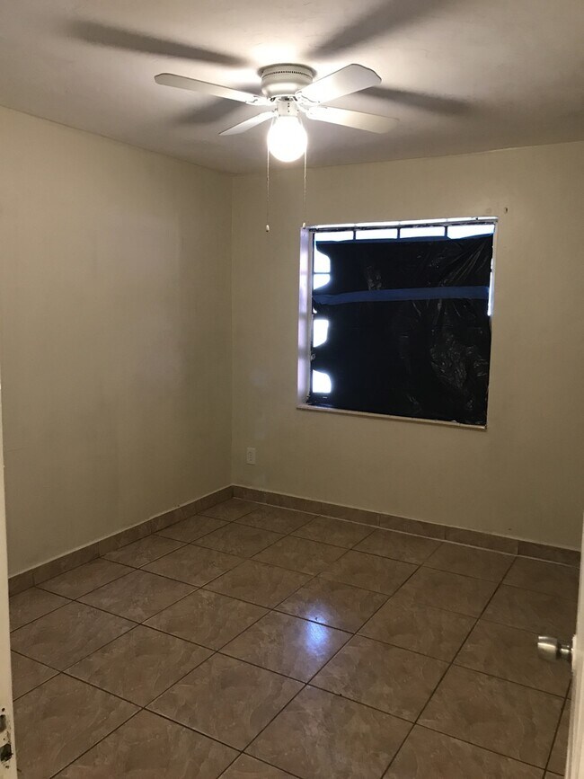 Building Photo - Large 5-2 house in Oakland Park