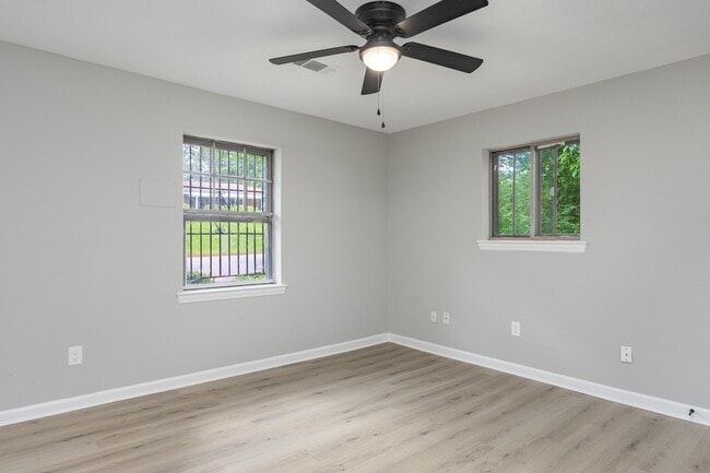 Building Photo - 7742 Holiday Hills Cir