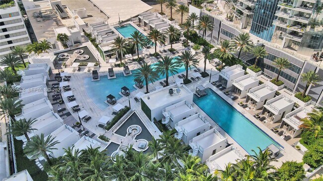 Building Photo - 851 NE 1st Ave