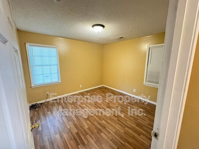 Building Photo - 3182 Casann Cove