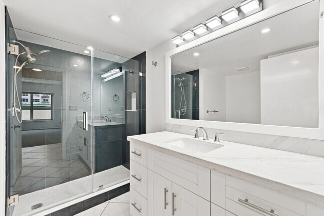 Building Photo - 3550 Galt Ocean Dr