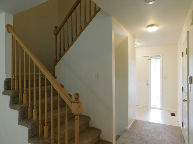 Building Photo - 490 Liberty Pointe Dr