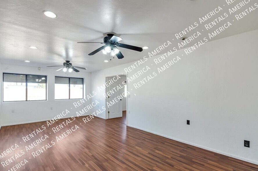 Building Photo - 4165 E Frankfort Stravenue