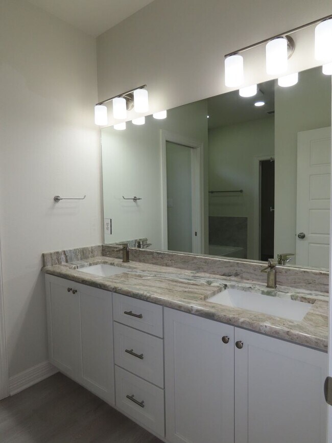 Building Photo - Luxurious, Built in 2024!  3 Bedroom, 2 Ba...
