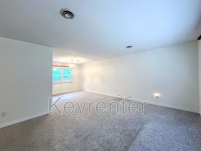 Building Photo - 830 Gondola Dr