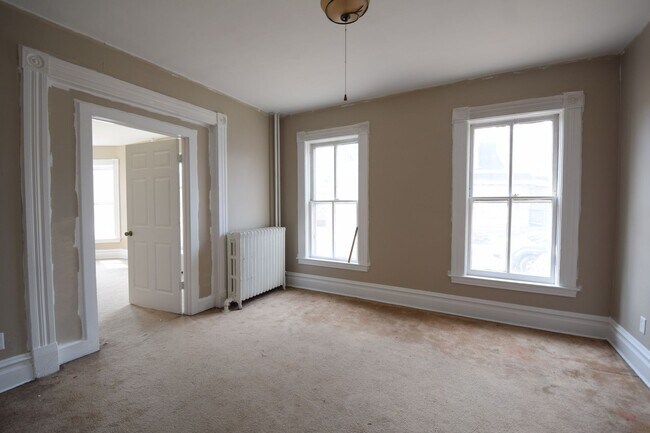 Building Photo - 1616 S Riverfront Dr