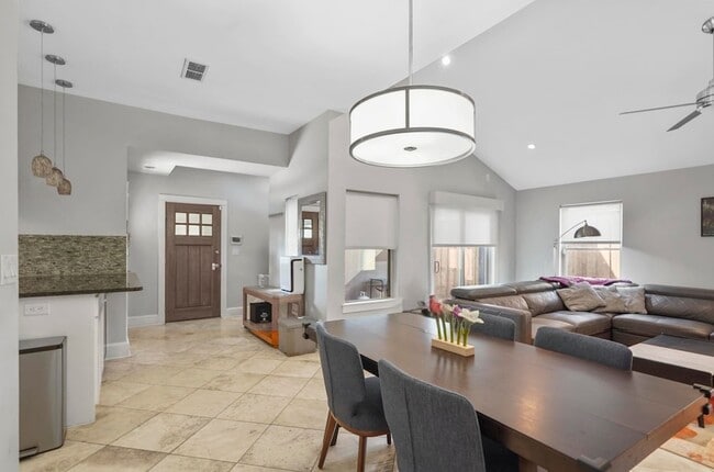 Building Photo - 4319 Cabell Dr