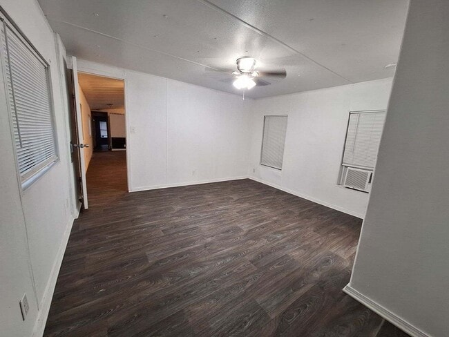 Building Photo - New Rental!!-Annaville/Calallen Area