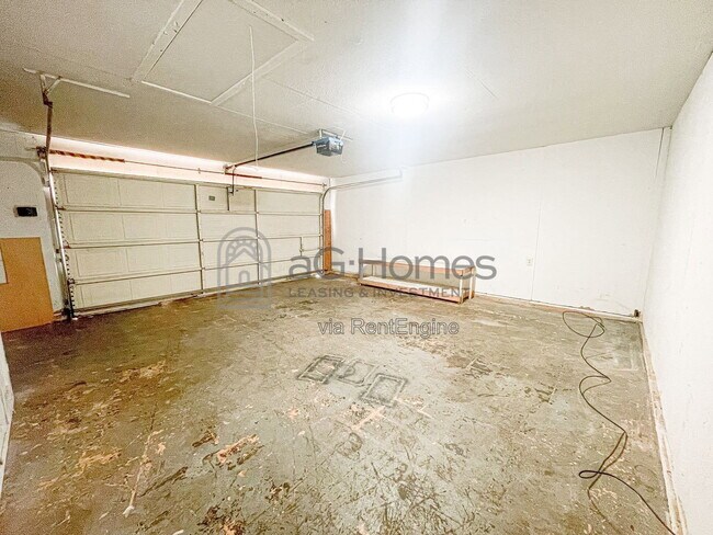 Building Photo - 3409 Overland Dr