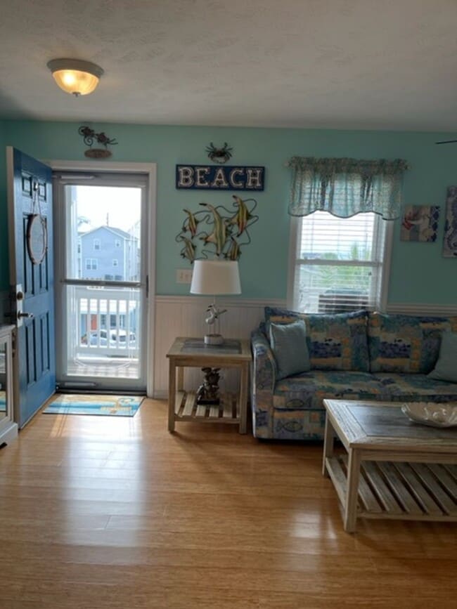 Building Photo - SEASONAL RENTAL 2 Bedroom Condo in Surf Ci...