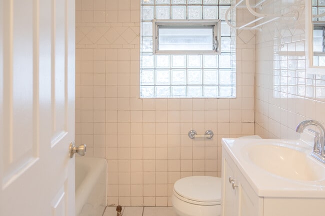 Building Photo - 5445 W 64th St