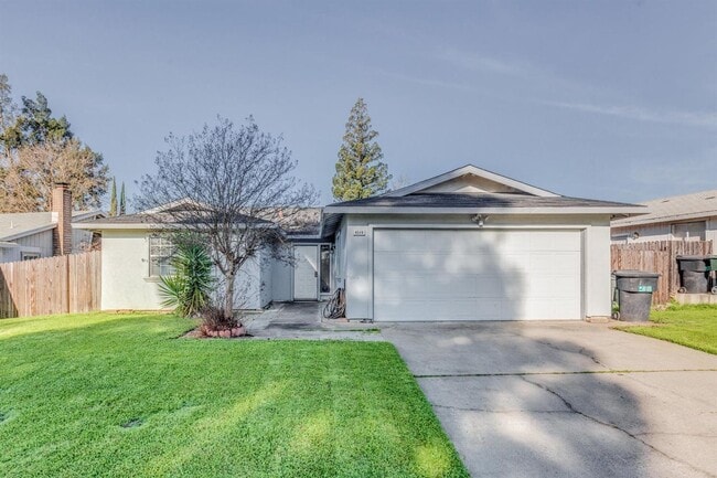 Primary Photo - Beautiful 4/2 home