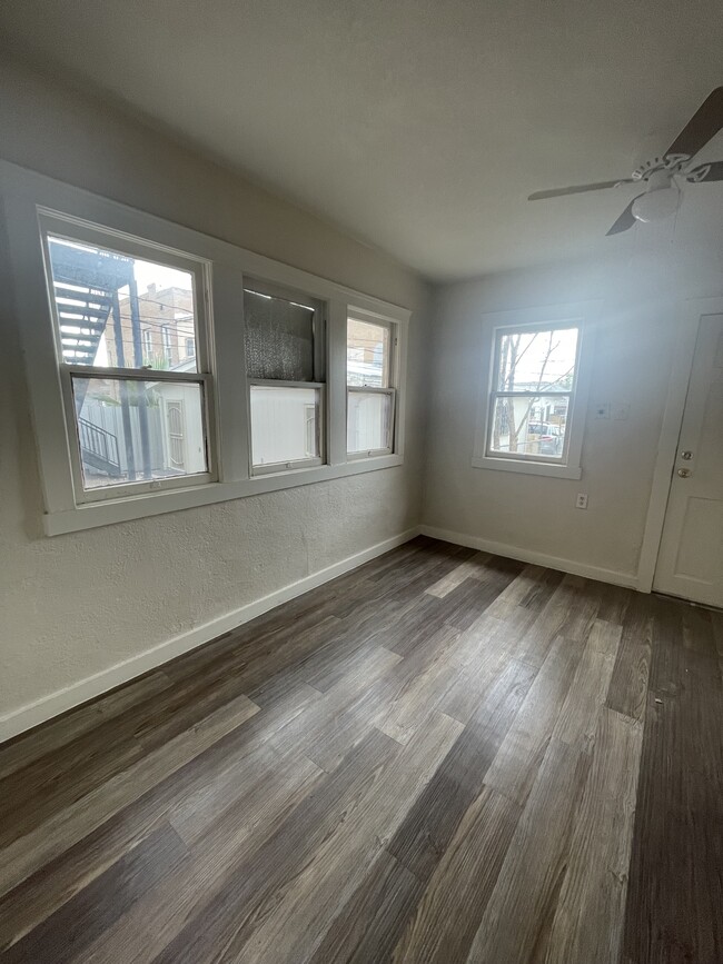 Building Photo - 1522 Yandell Dr