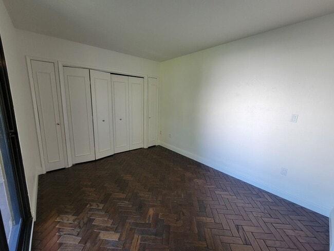 Building Photo - Stylish 2 Bed 1 Bath Midtown Apartment