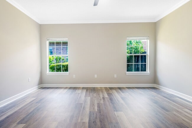Building Photo - 5931 Hermitage Dr