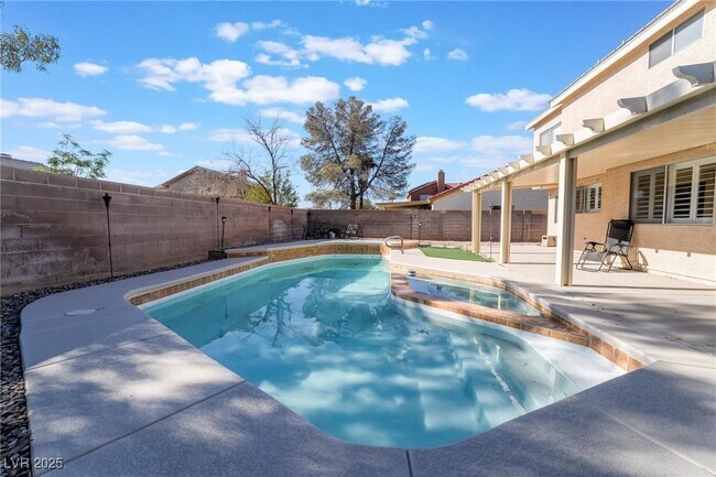 Building Photo - 4338 Apex Dr