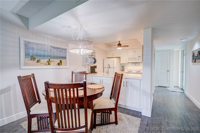 Building Photo - 5563 NE Gulfstream Way