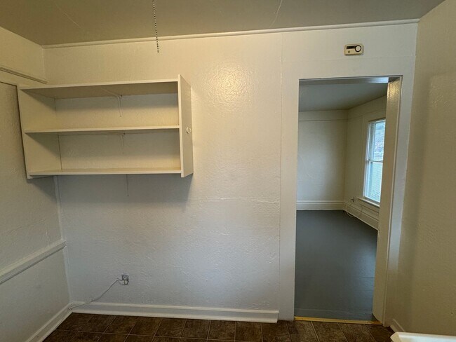 Building Photo - Studio in Downtown Eugene