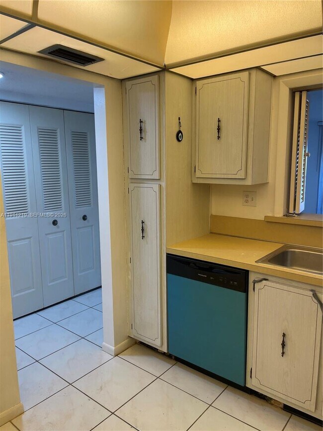 Building Photo - 404 NW 68th Ave