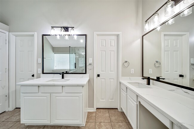 Building Photo - 14526 Red Tailed Hawk Ln