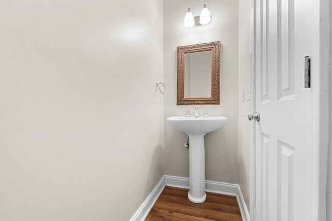 Building Photo - 1811 Old Carriage Trail