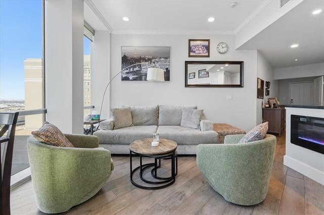 Building Photo - 500 Throckmorton St