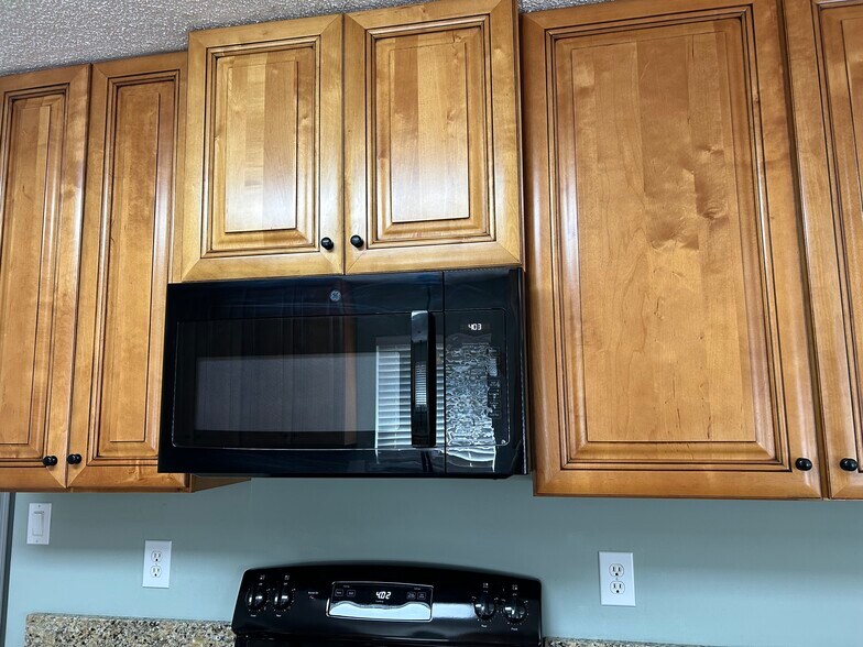 Building Photo - 111 Mockingbird Dr