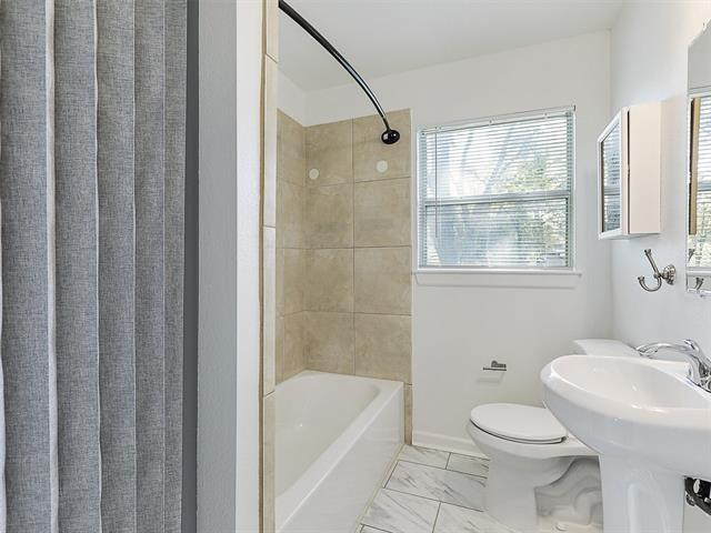 Building Photo - 3960 Lively Ln