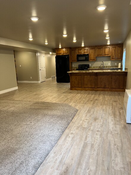 Building Photo - 464 N 300 E