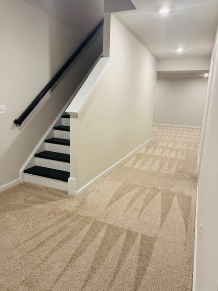 Building Photo - 9824 Stonehaven Ct