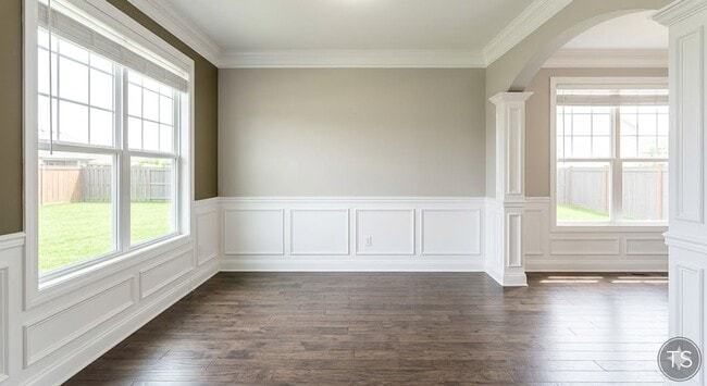 Building Photo - 709 English Oak Dr