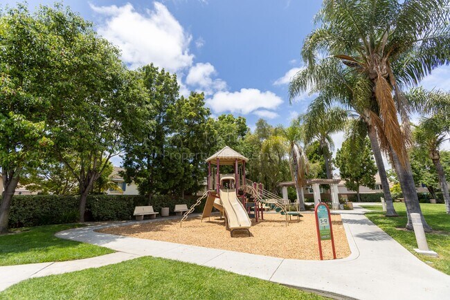 Building Photo - Gorgeous upgraded 4 bed 2.5 bath 2,216 sqft home with Remodeled Kitchen, Hardwood Floors, Tesla S...
