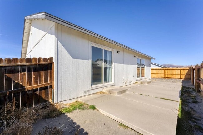 Building Photo - Cute corner lot 3 bed/ 2 bath