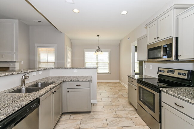 Building Photo - 2581 Woodcutter Dr
