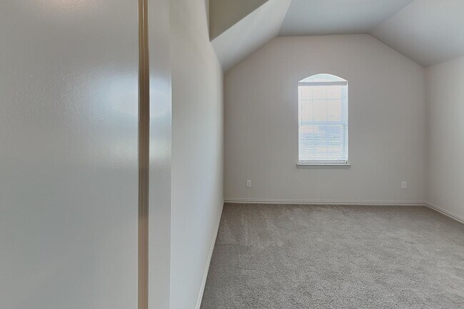 Building Photo - Brand-New Luxury Living in a Prime Fort Worth Location!