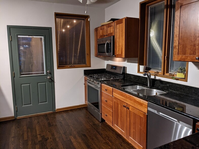 Kitchen - 7319 N Bell Ave