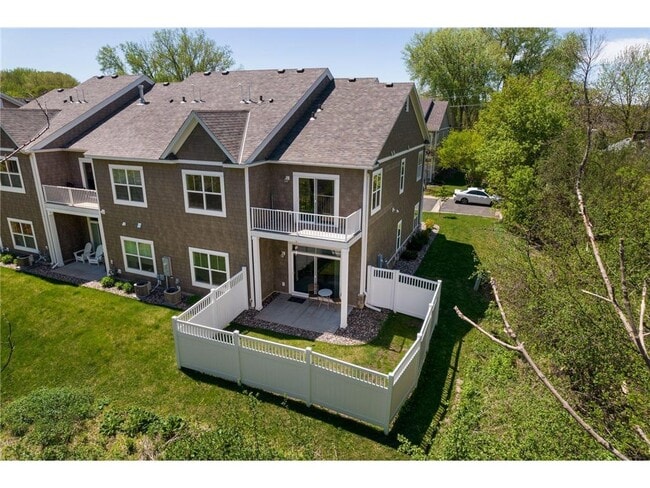Building Photo - 10829 S Shore Dr