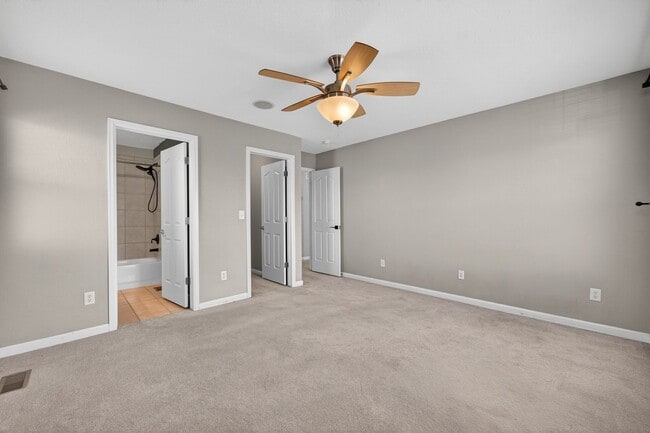 Building Photo - Amazing 3 bedroom home